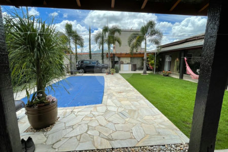 Casa à venda com 8 quartos, sendo 2 suítes,  em Jardim Estância Brasil, Atibaia, SP