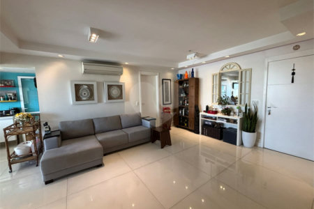 Apartamento à venda com 3 quartos, sendo 1 suíte,  em Santo Amaro, São Paulo, SP