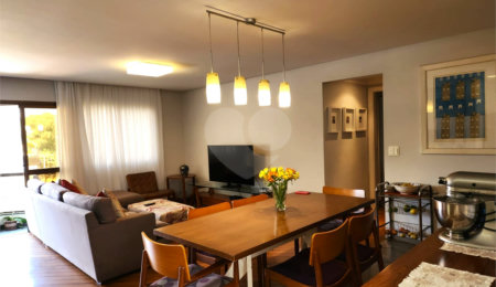 Apartamento à venda com 3 quartos, sendo 2 suítes,  em Vila Olímpia, São Paulo, SP