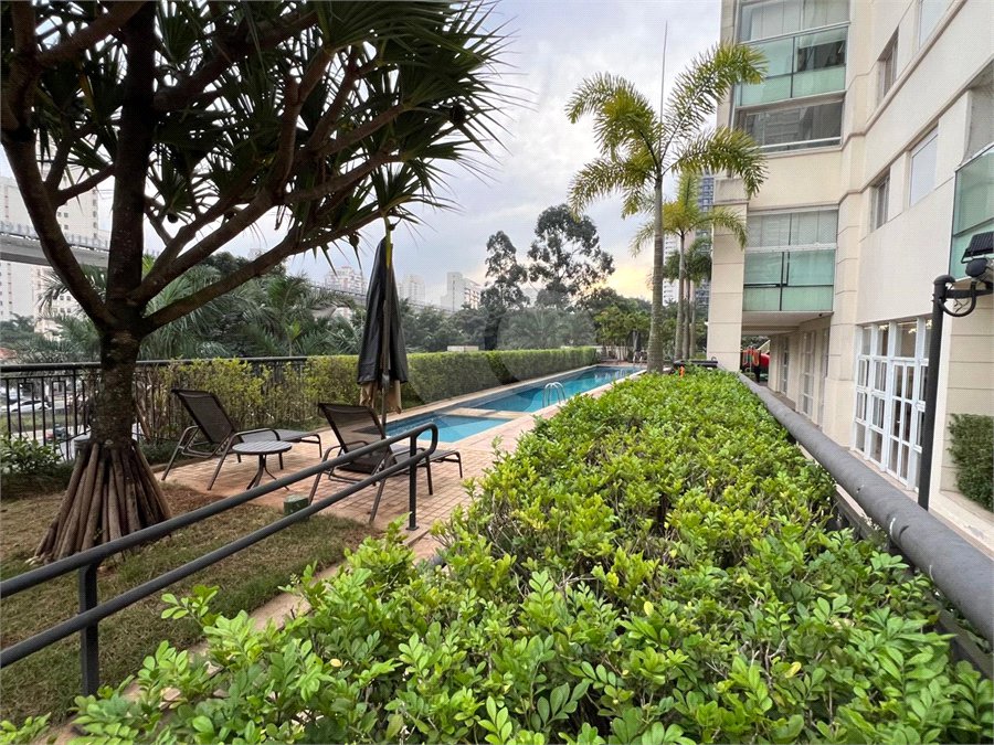 Apartamento à venda com 3 suítes em Campo Belo, São Paulo, SP