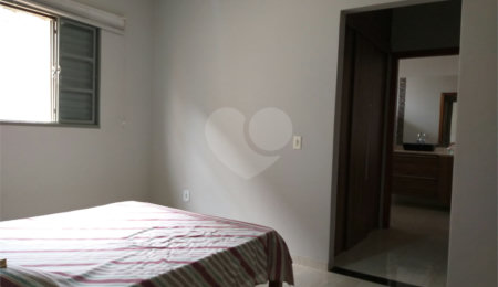 Casa à venda com 3 quartos, sendo 2 suítes,  em Jardim das Estações (vila Xavier), Araraquara, SP