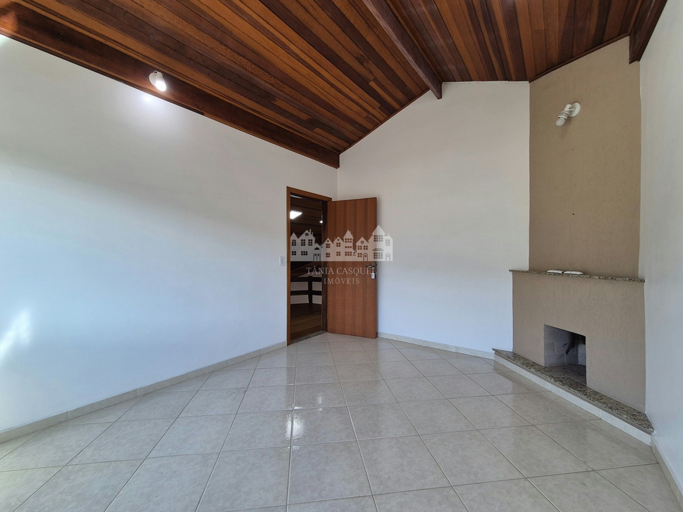 Casa à venda com 3 quartos, sendo 1 suíte, em Retiro das Fontes, Atibaia, SP