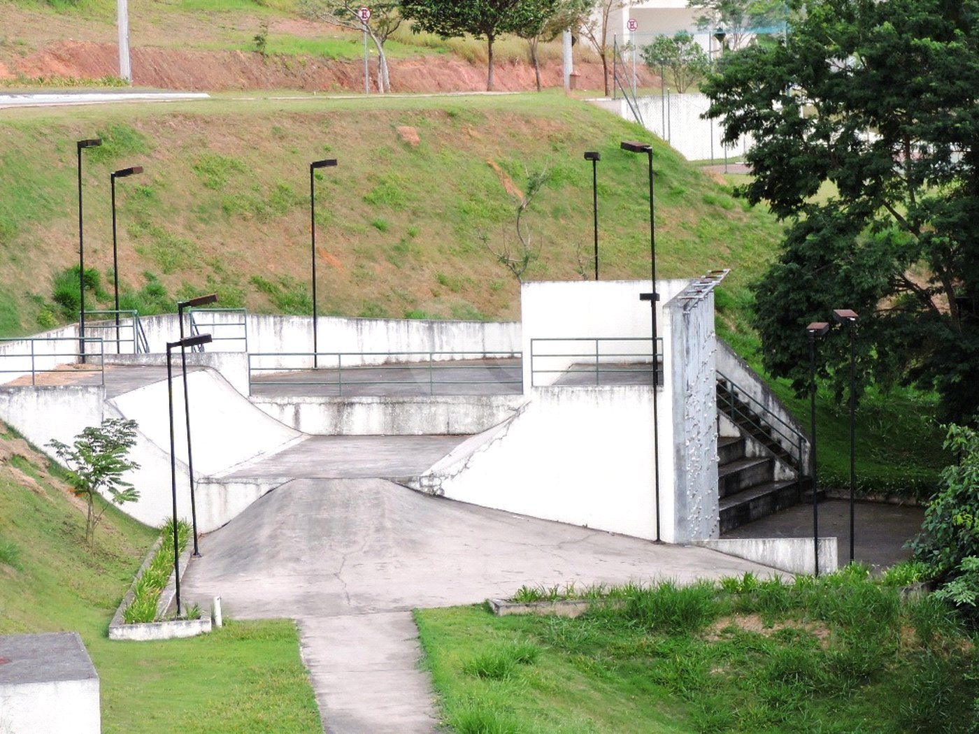 Casa à venda com 3 suítes no condomínio Reserva Santa Maria, Jandira - SP