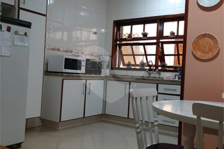 Casa Térrea à venda com 3 quartos, sendo 1 suíte, em Vila Lavínia, Mogi das Cruzes, SP