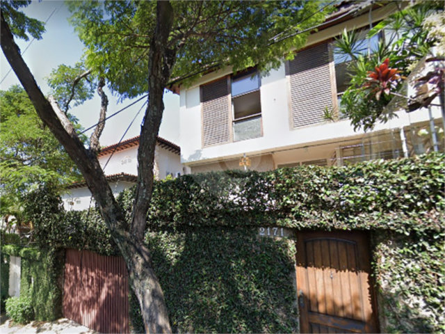 Sobrado à venda com 4 quartos, sendo 1 suíte,  em Pinheiros, São Paulo, SP