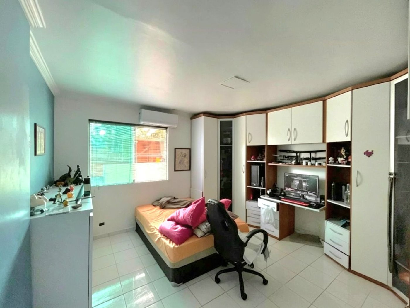 Casa com 3 dormitórios à venda, 210 m² por R$ 1.200.000,00 - Encruzilhada - Santos/SP