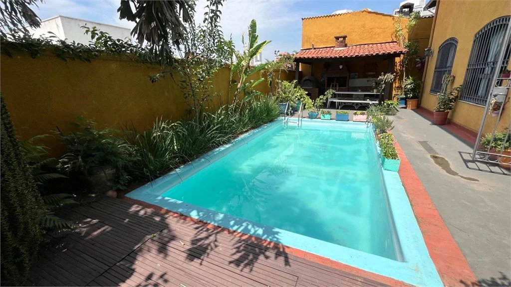 Casa à venda com 4 quartos, sendo 2 suítes,  em Lar São Paulo, São Paulo, SP
