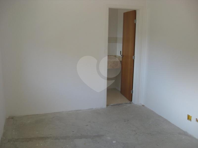 Sobrado à venda com 3 suítes em Vila Rosália, Guarulhos, SP