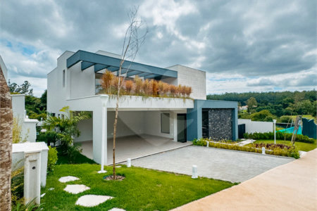 Casa à venda com 4 suítes no condomínio Villa dos Pinheiros, Indaiatuba - SP