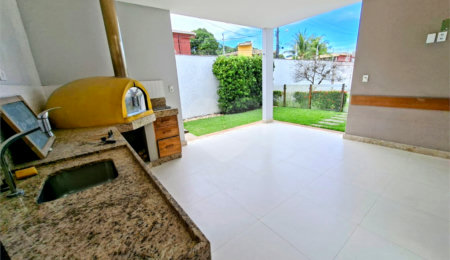 Casa à venda com 3 quartos, sendo 2 suítes,  em Orla Norte, Porto Seguro, BA