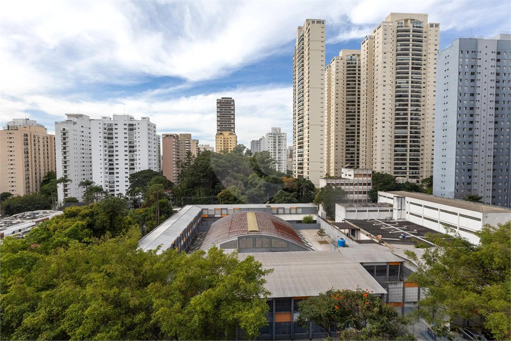 Apartamento à venda com 3 quartos, sendo 2 suítes, em Cidade Monções, São Paulo, SP
