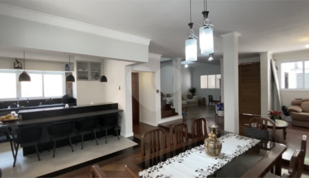 Casa à venda com 4 quartos, sendo 2 suítes,  em Jardim Guanca, São Paulo, SP