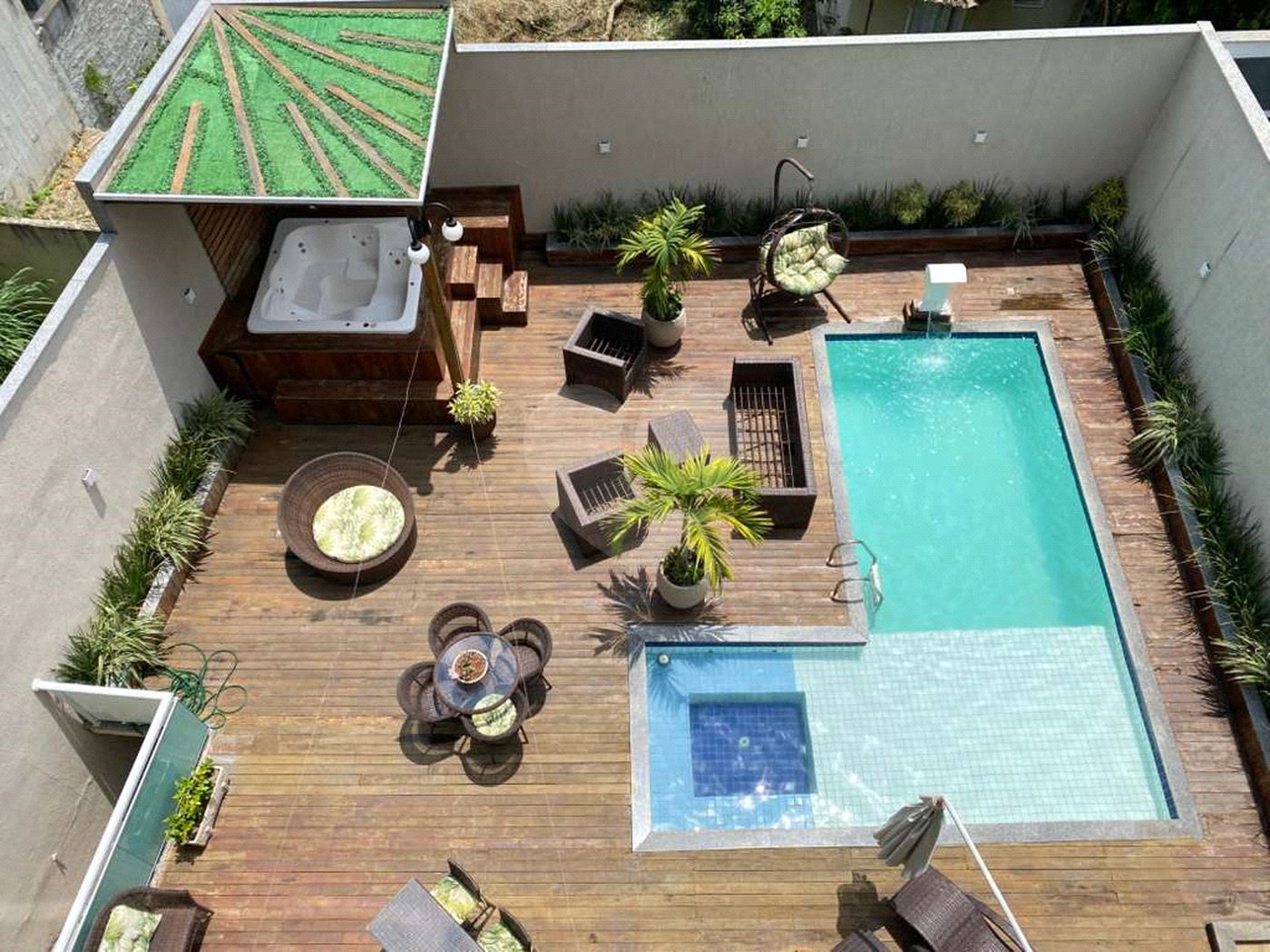 Casa à venda com 5 quartos, sendo 4 suítes, no condomínio Mansões da Prata, Rio de Janeiro - RJ