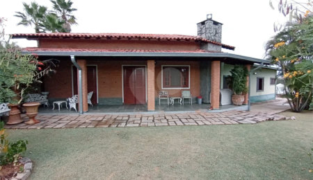 Casa à venda com 4 suítes no condomínio Estância Marambaia, Vinhedo - SP