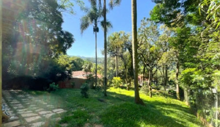 Sobrado à venda ou para alugar com 4 suítes em Serra da Cantareira, Mairiporã, SP