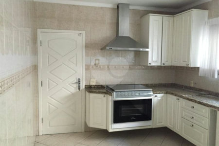 Sobrado à venda com 3 quartos, sendo 1 suíte, em Vila Galvão, Guarulhos, SP