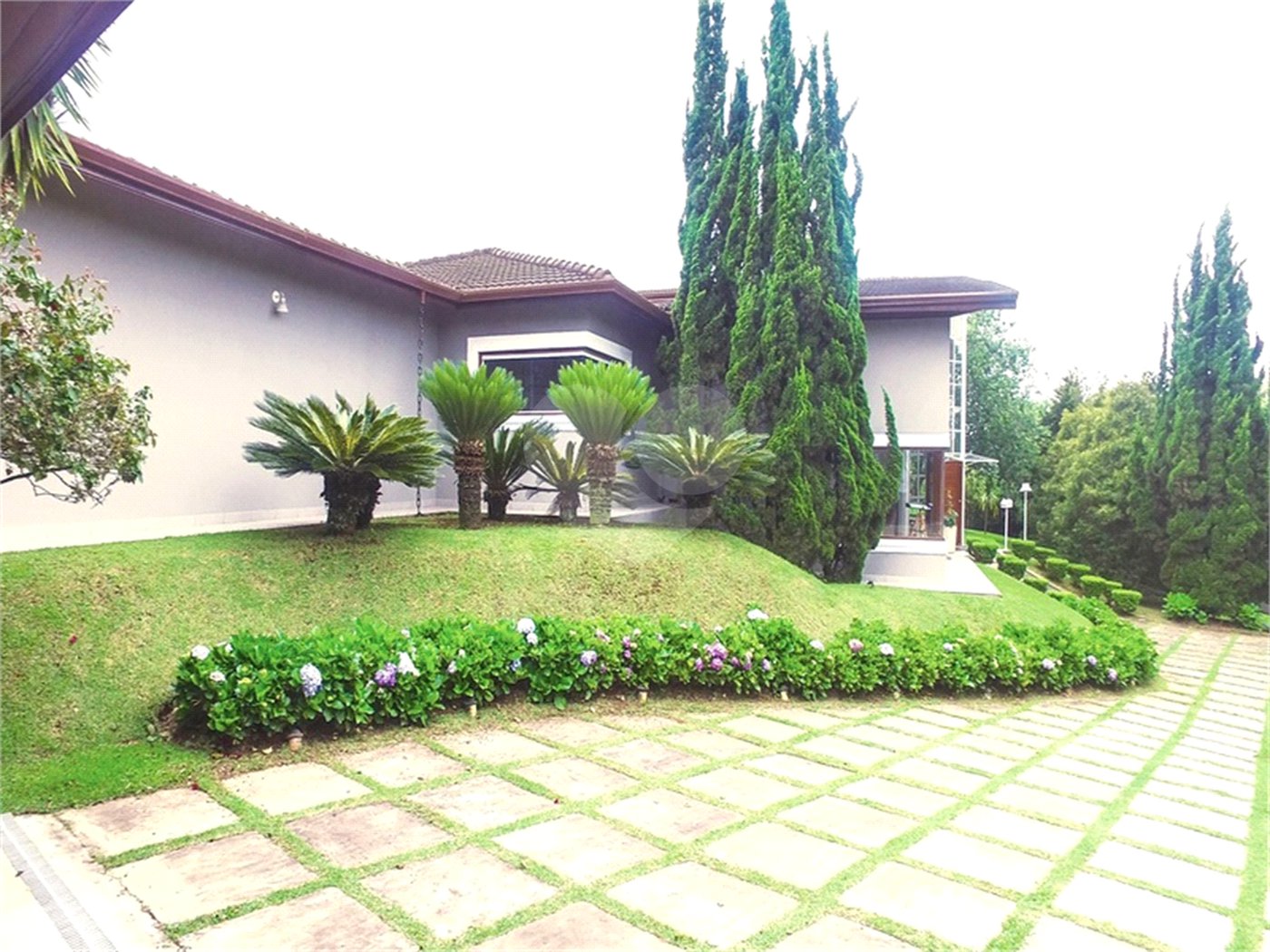 Casa à venda com 5 suítes no condomínio Suíça da Cantareira, Mairiporã - SP