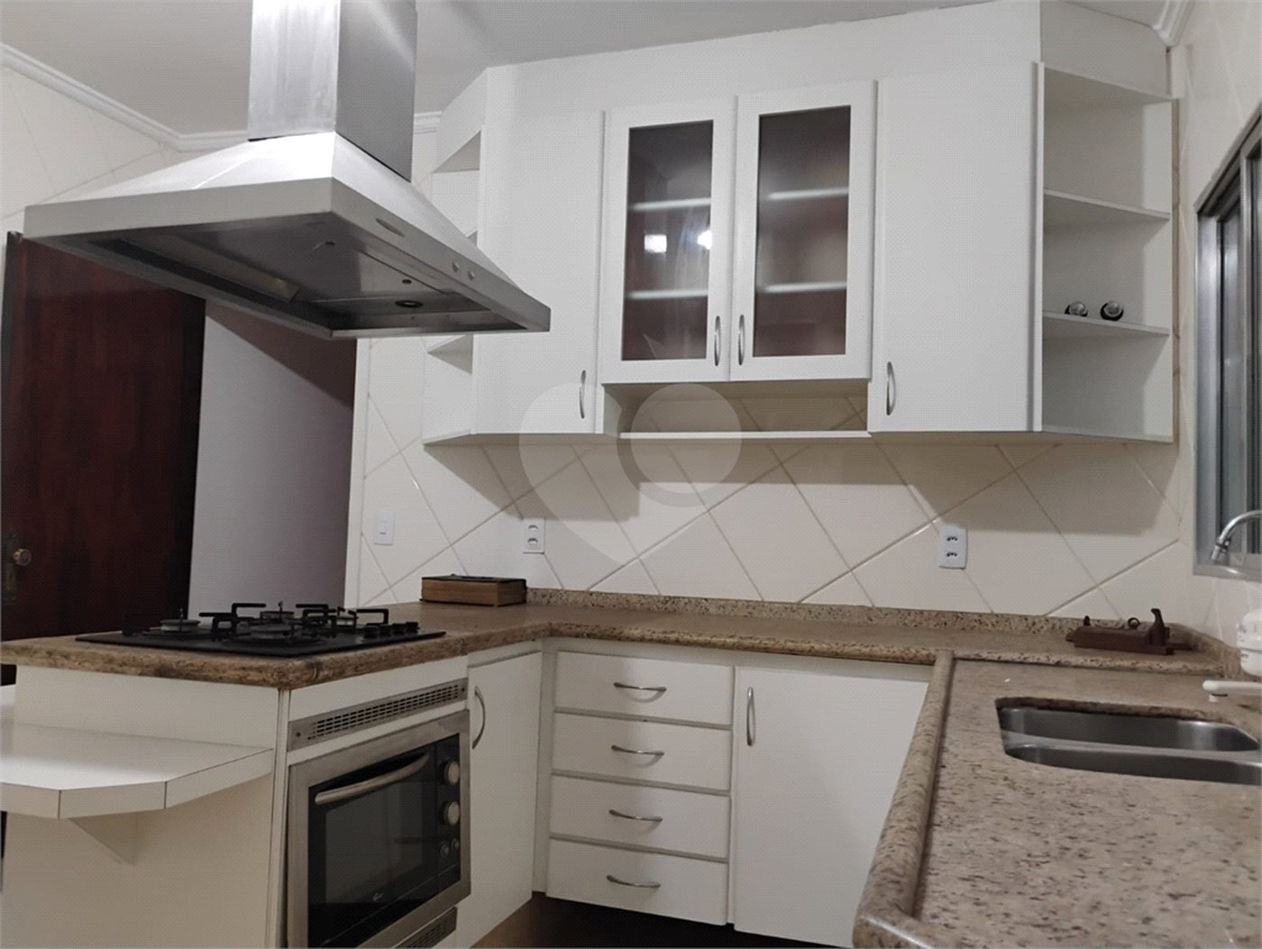 Sobrado à venda com 3 quartos, sendo 1 suíte, em Vila Paulista, São Paulo, SP