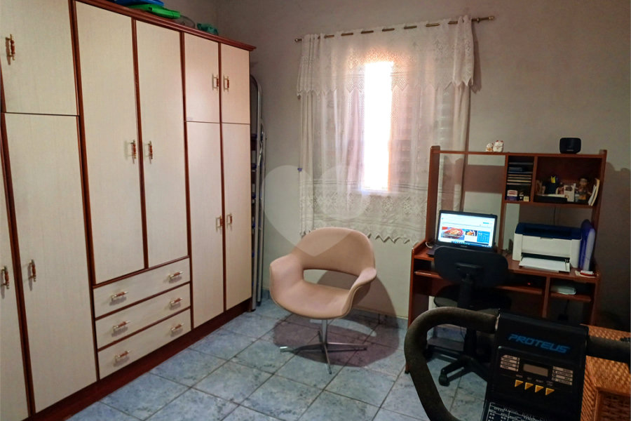 Casa à venda com 4 quartos, sendo 1 suíte, em Vila Paulicéia, São Paulo, SP