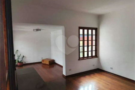 Sobrado à venda com 4 quartos, sendo 2 suítes, em Lapa, São Paulo, SP