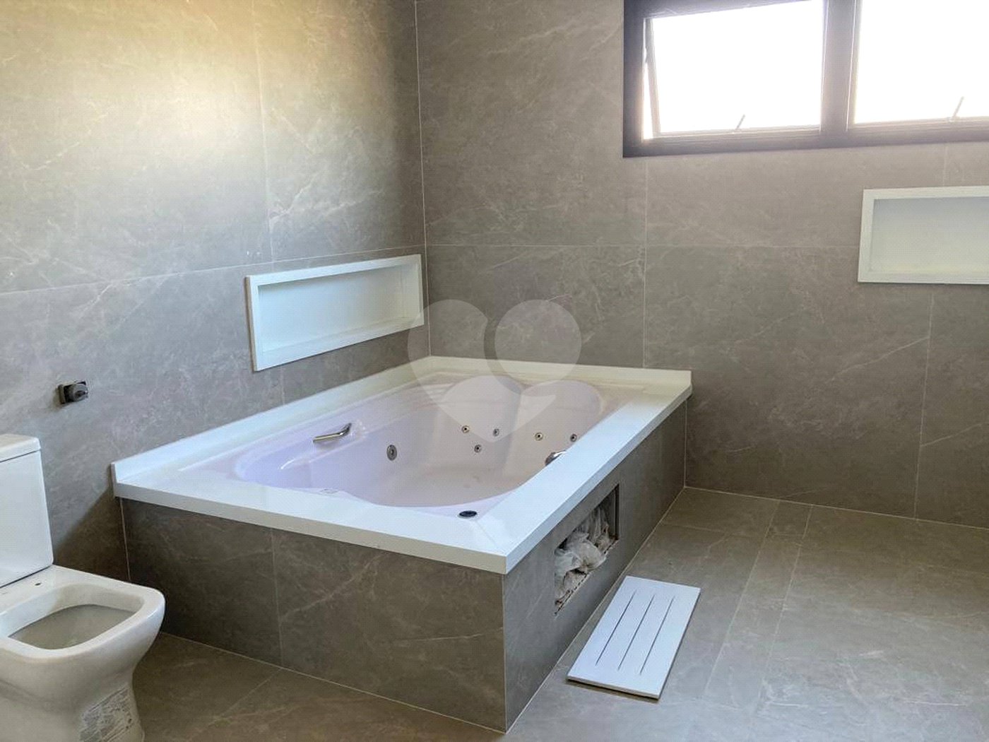 Casa à venda com 5 suítes no condomínio Alphaville 1, São José dos Campos - SP