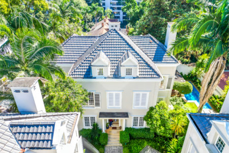 Casa à venda com 5 quartos, sendo 4 suítes, no condomínio Bounganville, São Paulo - SP