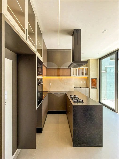 Casa Térrea Evidências - Indaiatuba/SP - R$ 1.950.000,00 - Área Total 307,33 m² - Área Construída 201,90 m² - TÉRREA - 03 suítes sendo a master com closet; Escritório; Lavabo; Cozinha com cooktop, forno, micro-ondas e coifa; Móveis planejados na hall de entrada, sala, escritório, cozinha, gourmet, s