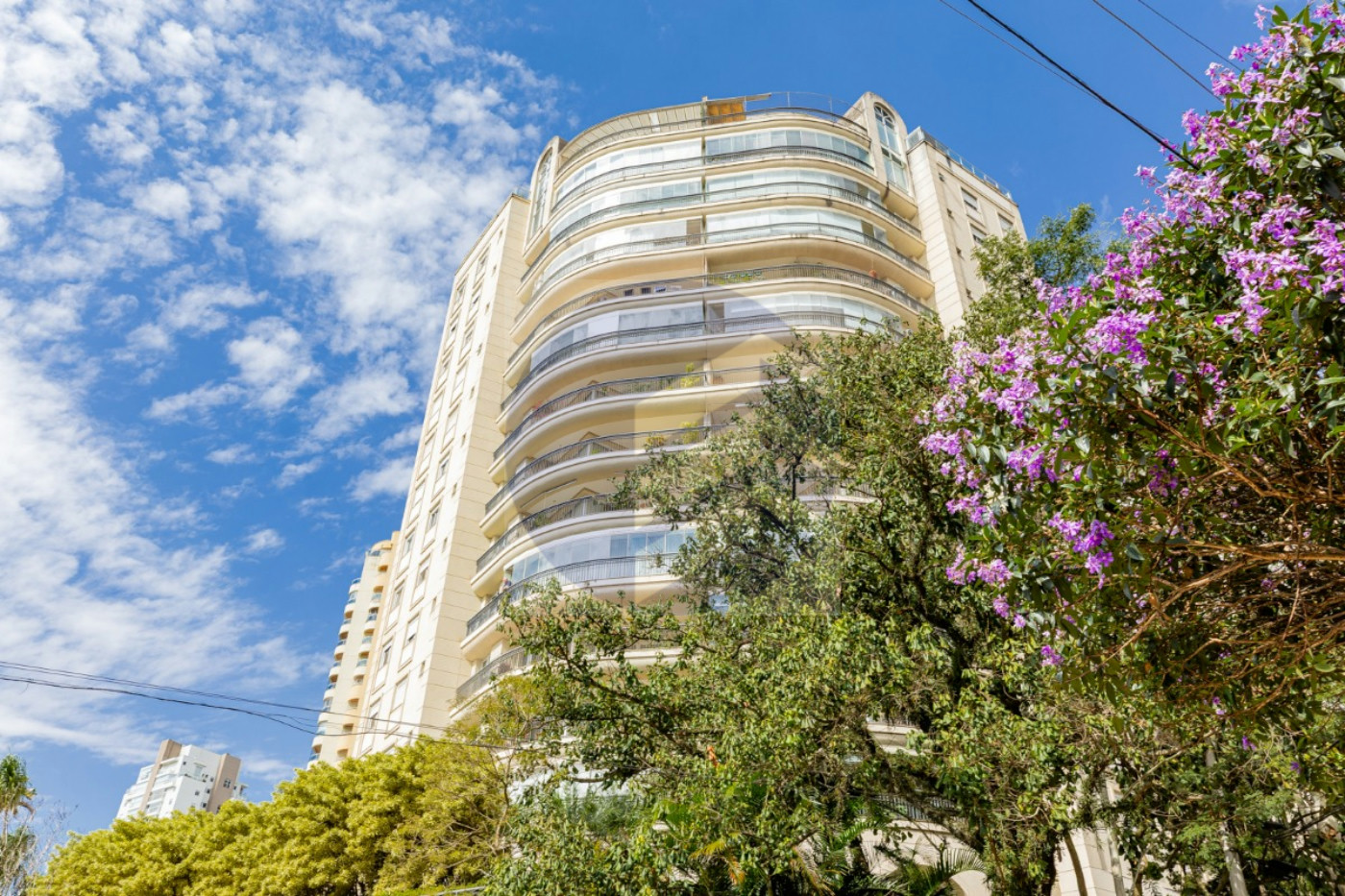 Duplex à venda com 3 quartos, sendo 3 suítes, em Vila Suzana 287m²