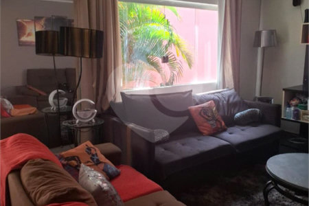 Sobrado à venda com 4 quartos, sendo 2 suítes,  em Campestre, Santo André, SP