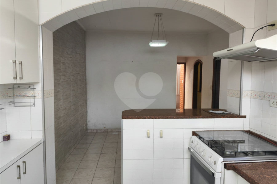 Sobrado à venda com 2 quartos em Vila Nivi, São Paulo, SP