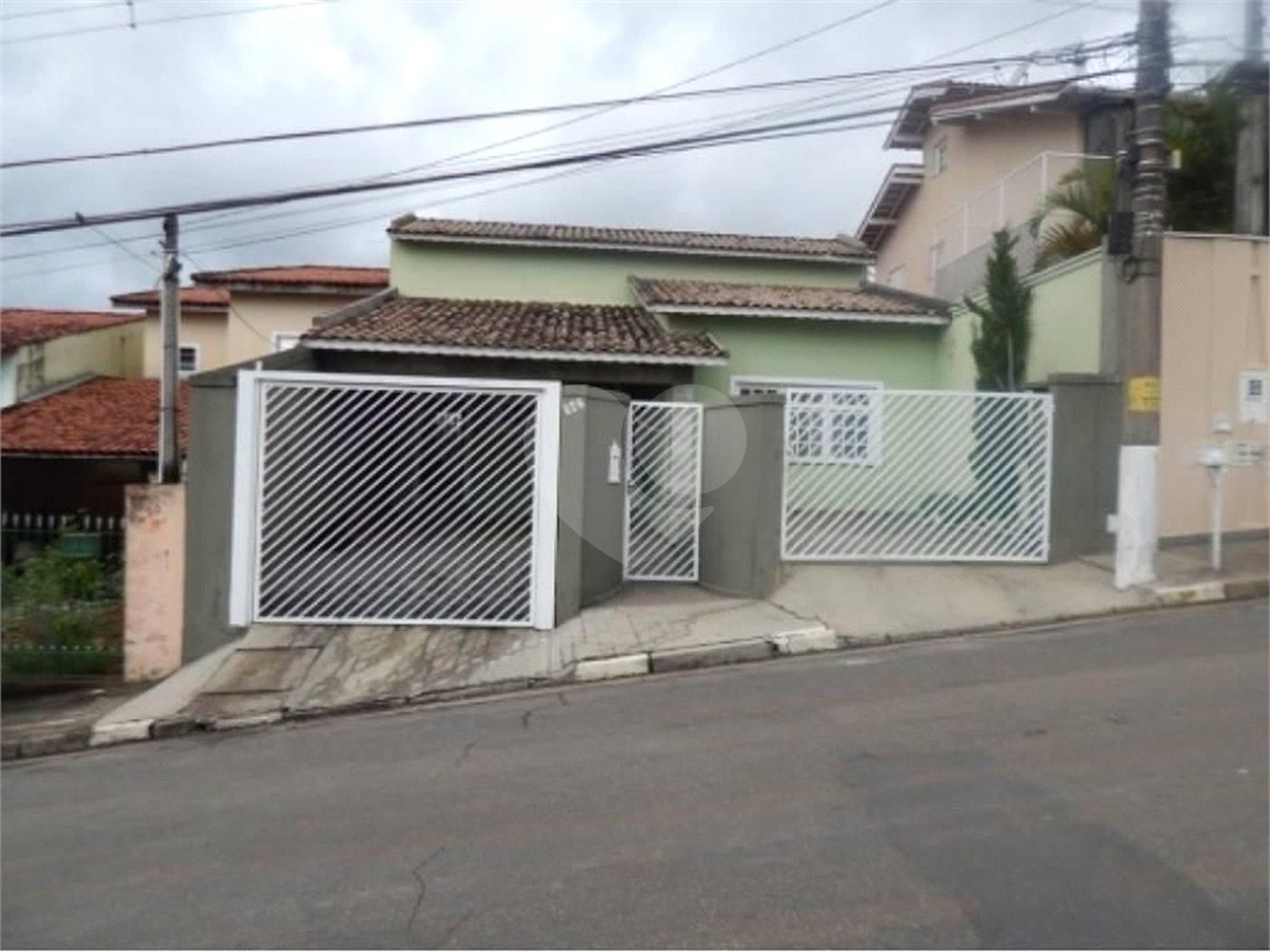 Casa à venda com 3 quartos, sendo 1 suíte,  em Vila Suissa, Mogi das Cruzes, SP