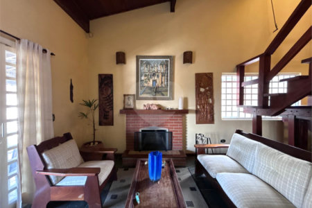 Casa à venda com 5 quartos, sendo 2 suítes,  em Jardim Maristela, Atibaia, SP