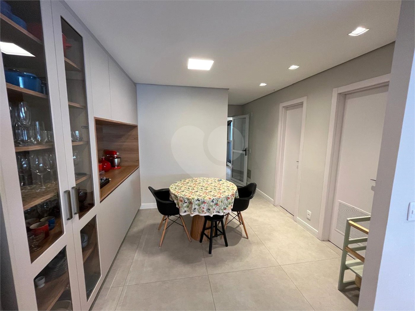 Apartamento à venda com 4 quartos, sendo 2 suítes, em Sumaré, São Paulo, SP