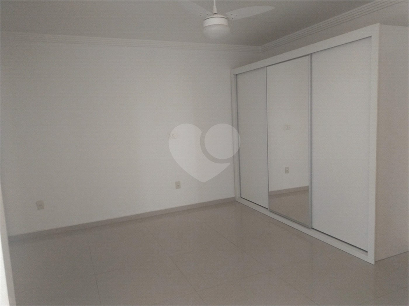 Casa à venda com 4 quartos, sendo 3 suítes, no condomínio Ibiti Royal Park, Sorocaba - SP