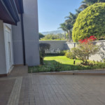 Casa térea à venda com 3 quartos, sendo 2 suítes, em Condomínio Flamboyant-B, Atibaia - SP