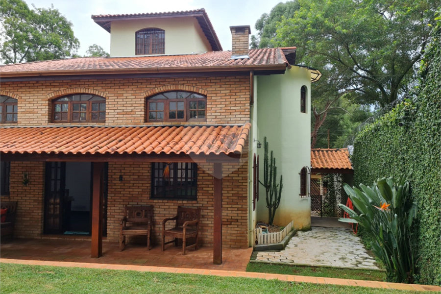 Sobrado à venda com 4 quartos, sendo 1 suíte,  em Jardim Leonor Mendes de Barros, São Paulo, SP