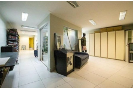 Casa à venda com 2 quartos, sendo 1 suíte, em Vila Monumento, São Paulo, SP