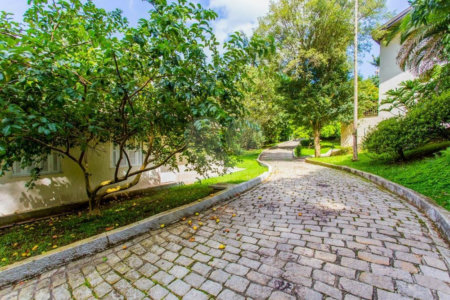 Casa para alugar com 4 suítes no condomínio Chácara Flora, São Paulo - SP