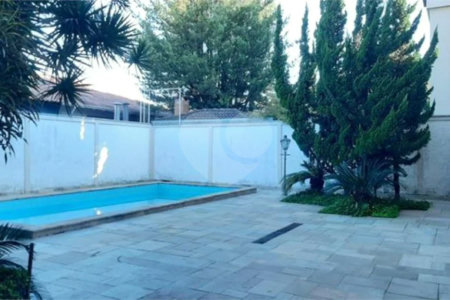 Casa à venda com 4 quartos, sendo 2 suítes, em MORUMBI, São Paulo, SP