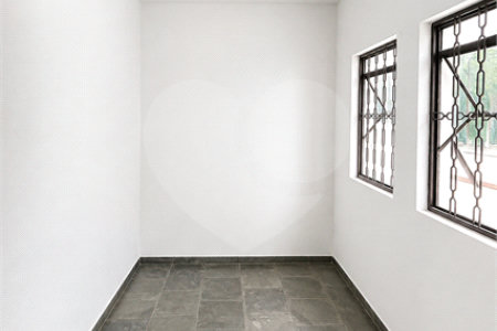 Sobrado à venda com 4 quartos, sendo 2 suítes, em Vila Pires, Santo André, SP
