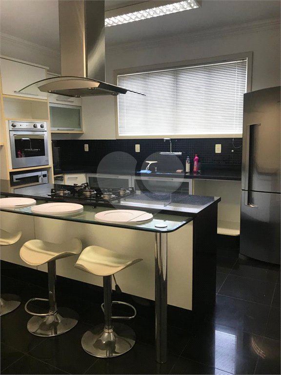 Casa à venda com 5 quartos, sendo 3 suítes, no condomínio Mansões da Prata, Rio de Janeiro - RJ