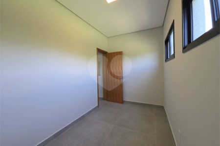 Casa à venda com 4 quartos, sendo 3 suítes, no condomínio Village Ipanema 2, Araçoiaba da Serra - SP