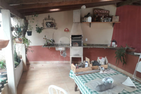 Casa à venda com 3 quartos, sendo 1 suíte,  no Centro, Socorro, SP