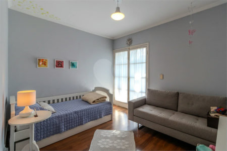 Casa à venda com 3 quartos, sendo 1 suíte, em Alto da Boa Vista, São Paulo, SP