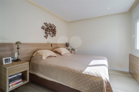 Casa de Vila à venda com 3 quartos, sendo 2 suítes, em Alto da Boa Vista, São Paulo, SP
