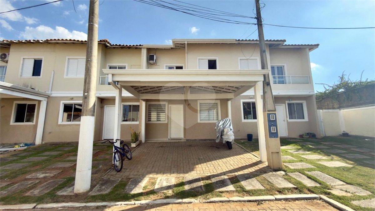Casa à venda com 3 quartos, sendo 1 suíte, no condomínio Residencial Village Salermo, Sorocaba - SP