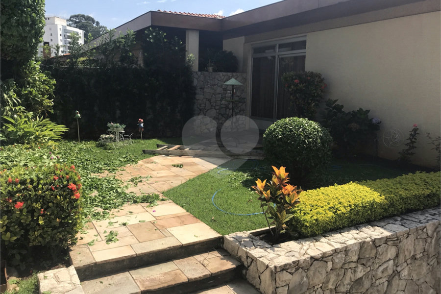 Sobrado à venda com 5 quartos, sendo 1 suíte, em Santana, São Paulo, SP
