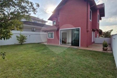 Casa à venda ou para alugar com 3 quartos, sendo 1 suíte, no condomínio Recanto dos Paturis, Vinhedo - SP