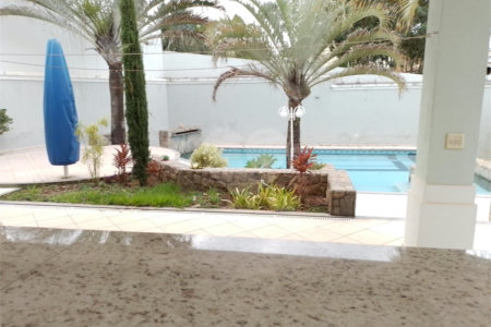 Casa à venda com 4 quartos, sendo 2 suítes,  em Vila Santista, Atibaia, SP