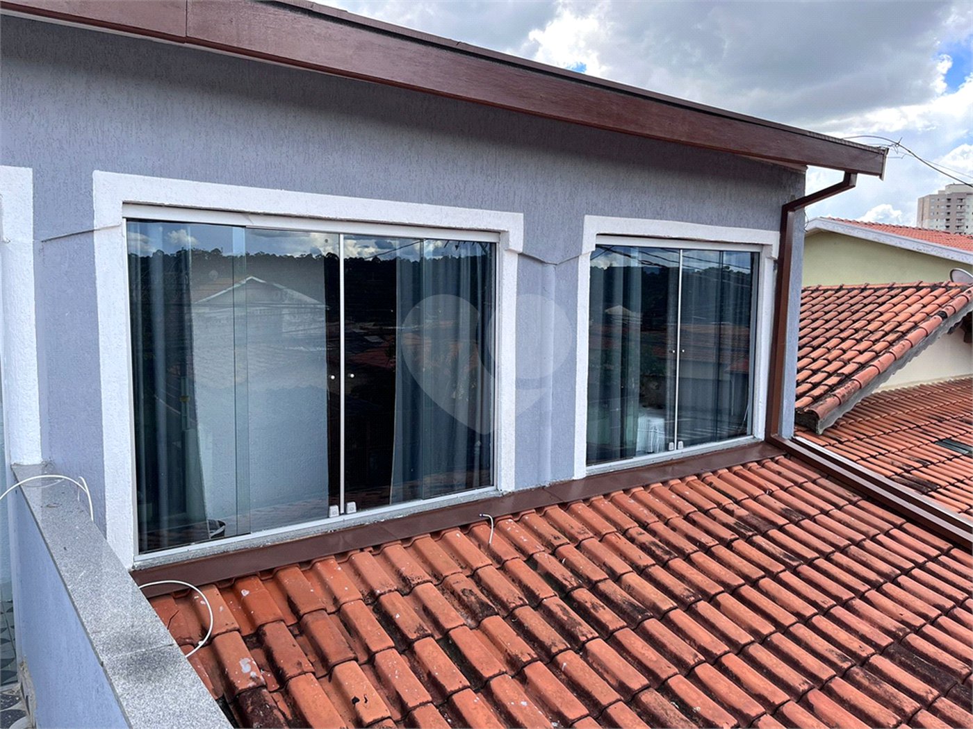 Sobrado à venda com 5 quartos, sendo 2 suítes,  em Jardim da Granja, São José dos Campos, SP